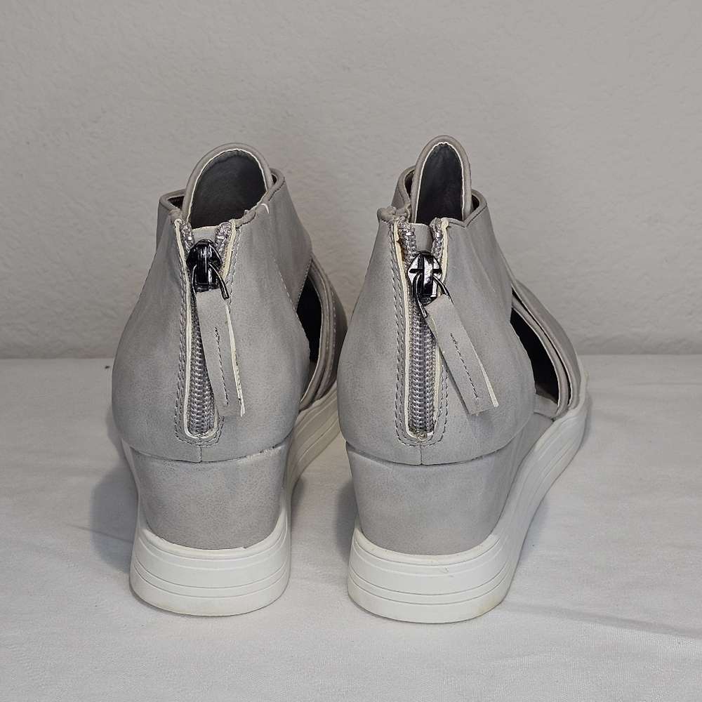 Hidden Wedge Gray Faux Leather Zipper Back Sneakers, Women's Size 10 - Picture 4 of 5